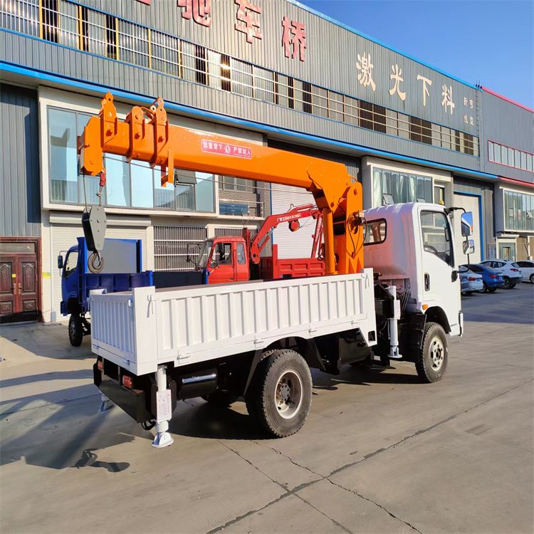 长春市三轮随车吊定制 农用改装机自备吊中瑞长期出售